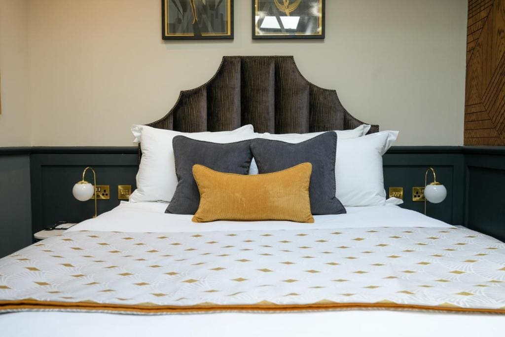 Deluxe King Room room - Image 3