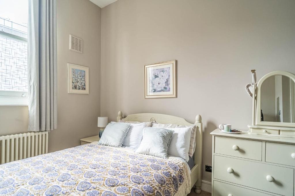 Room room - Image 2