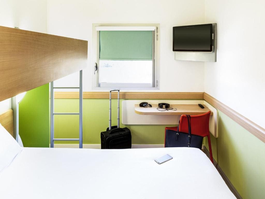 Standard Triple Room room - Image 2