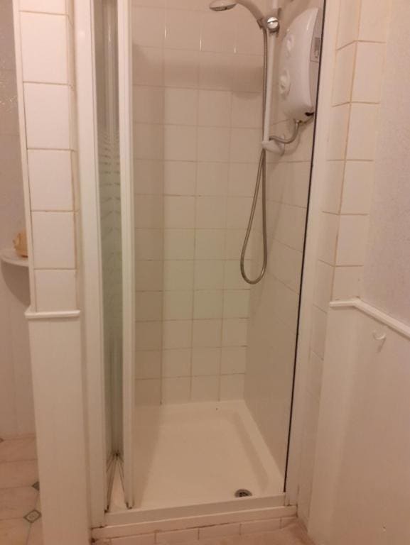 Quadruple Room with Private Bathroom room - Image 1
