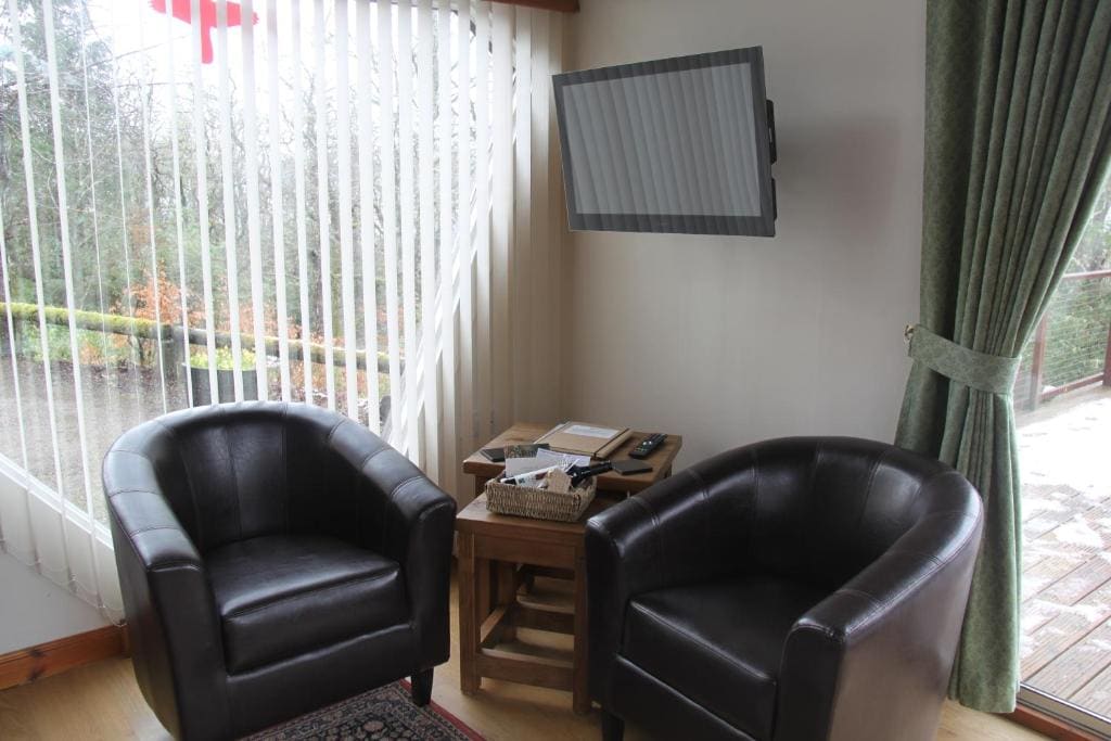 Three-Bedroom Chalet - Arkaig Lodge room - Image 2