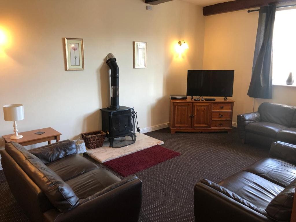 Three-Bedroom Cottage room - Image 3
