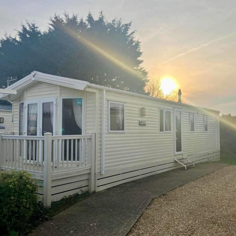 Mobile Home room - Image 1