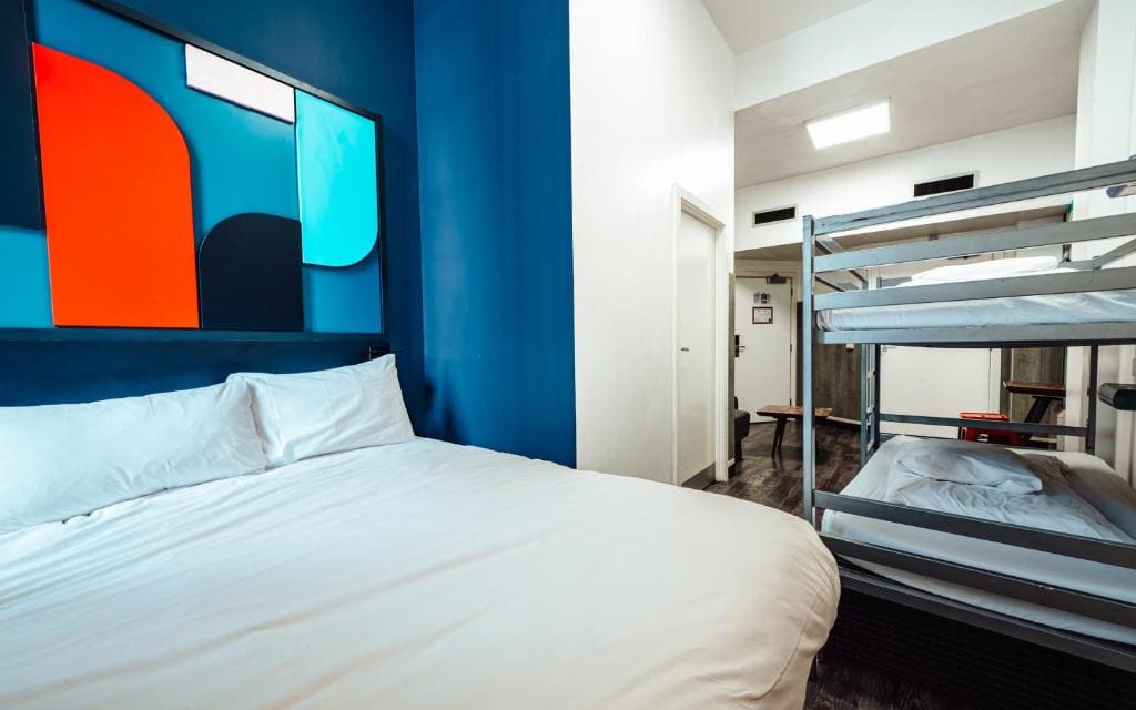 Classic Quadruple Room room - Image 1