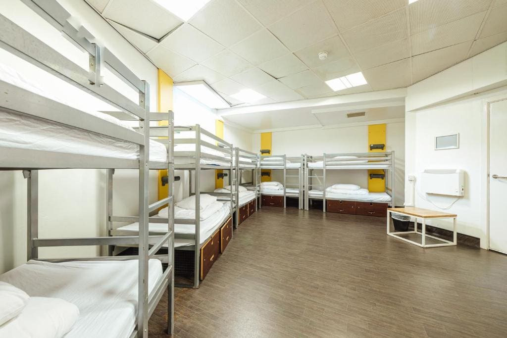 Private 14 person suite room - Image 1
