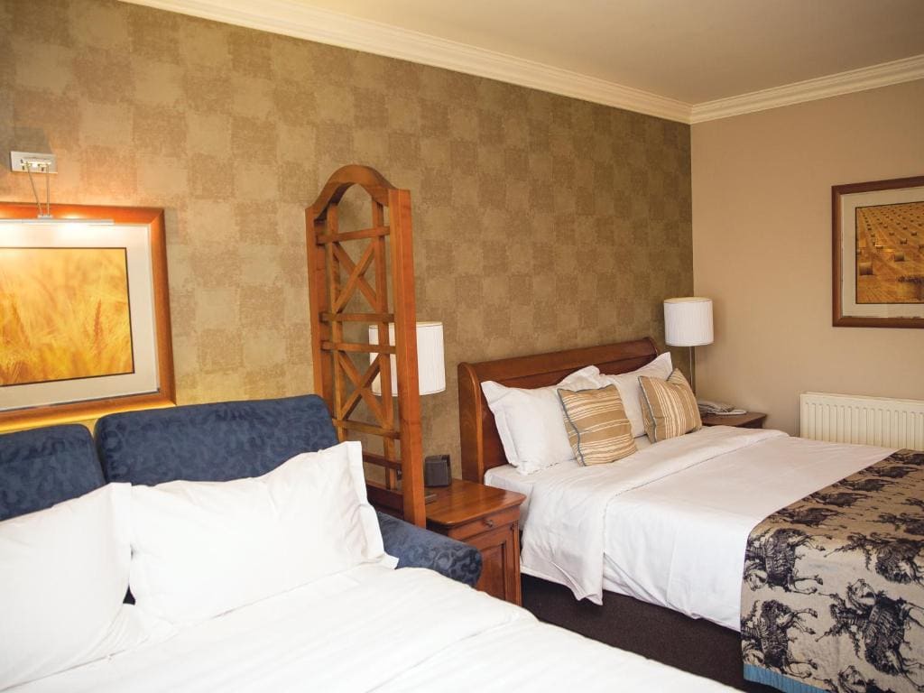 Standard Family Room room - Image 1