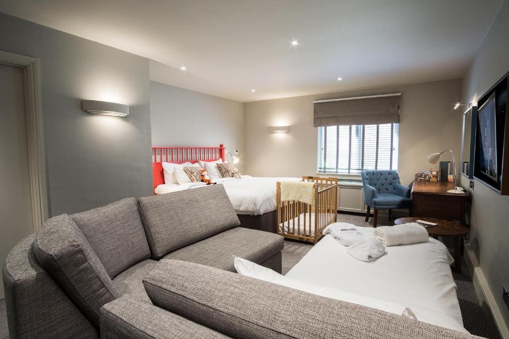 Superior Family Room room - Image 1