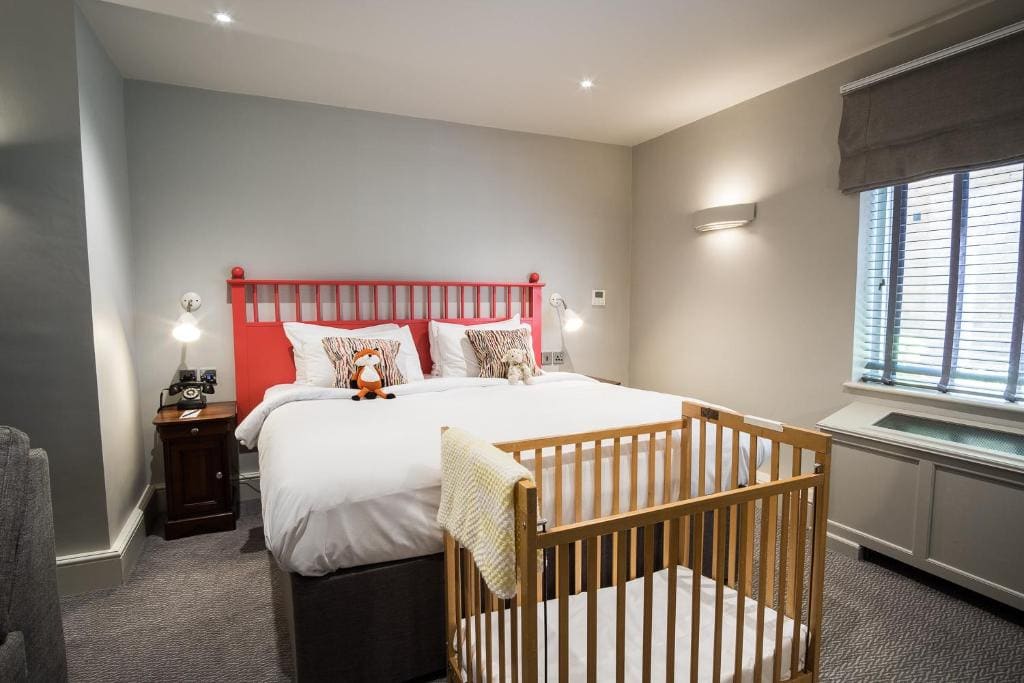 Superior Family Room room - Image 2