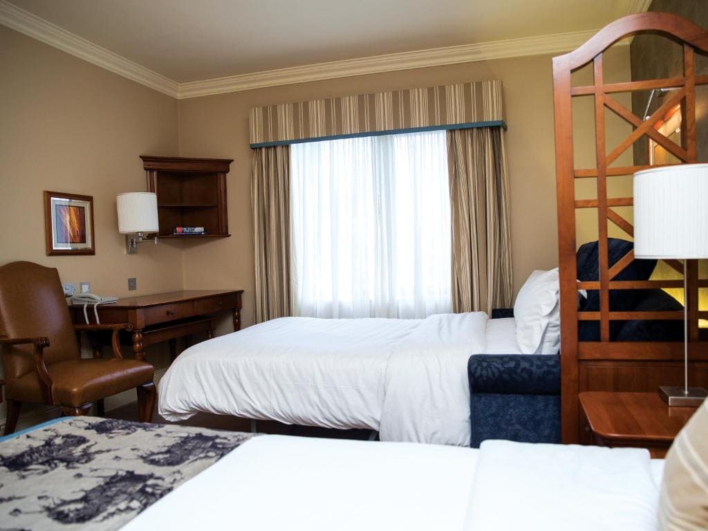 Standard Family Room room - Image 2