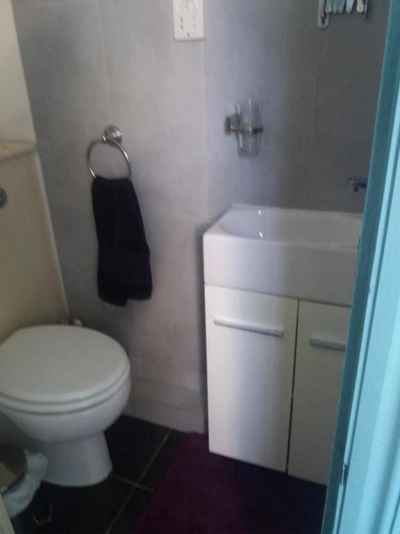 Double Room with Shared Toilet room - Image 3