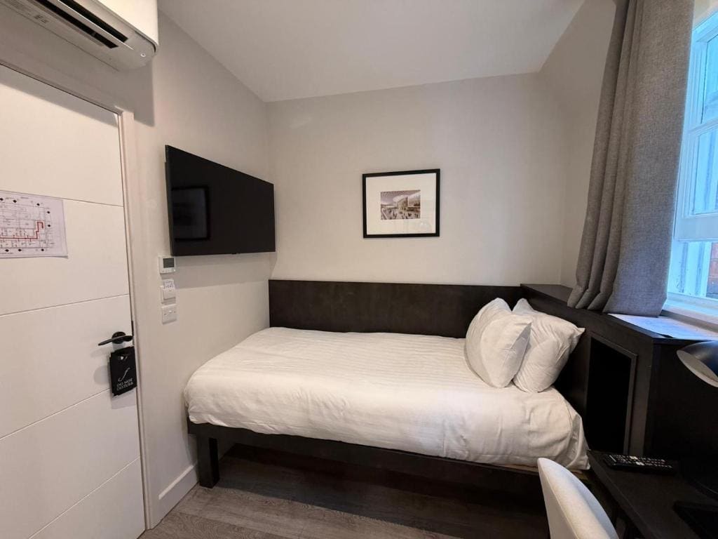 Small Single Room room - Image 1