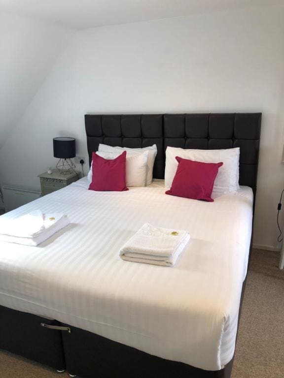 Large Double or Twin Room room - Image 1