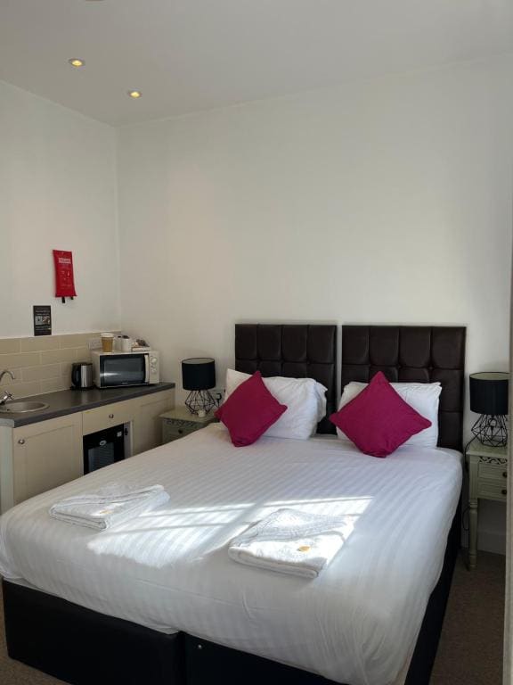 Standard Double or Twin Room room - Image 2
