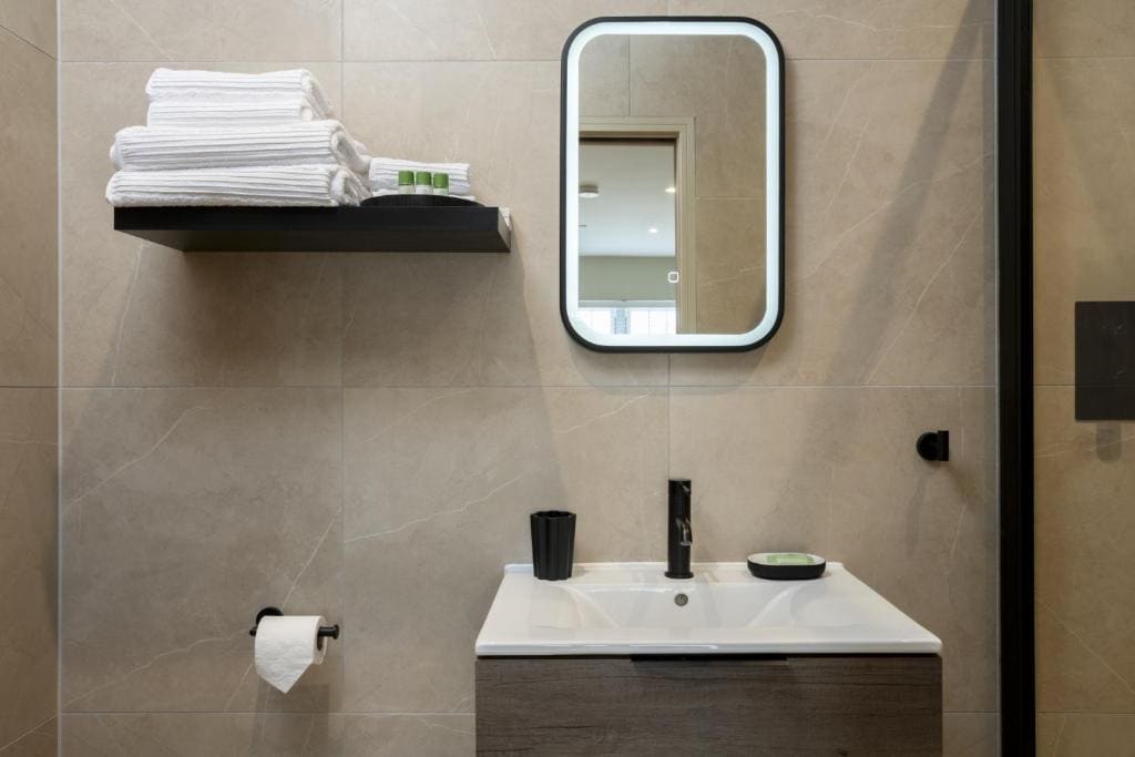 Deluxe King Room room - Image 1