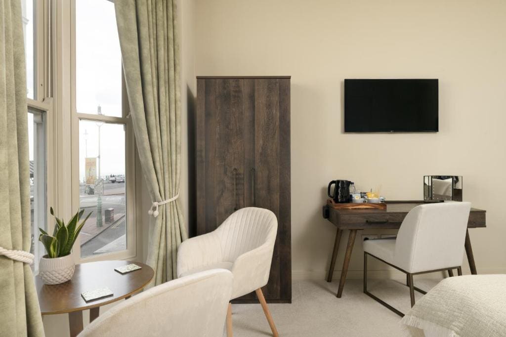 Superior King Room room - Image 3
