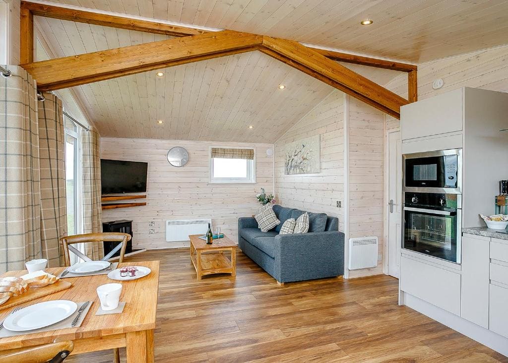 One-Bedroom House room - Image 1