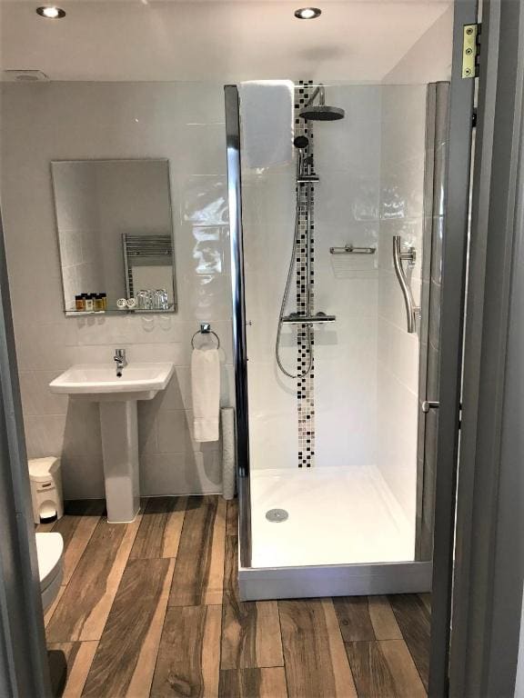 Cosy Double Room in separate block to Hotel room - Image 2