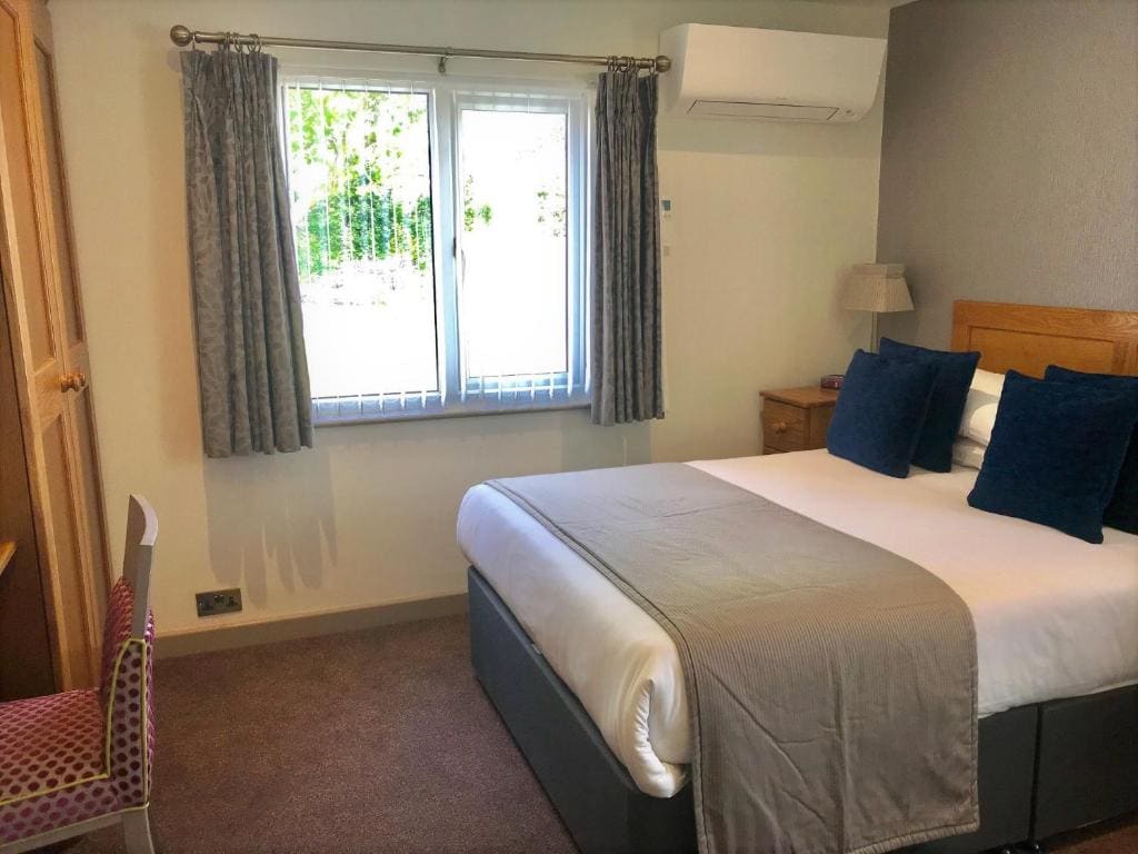 Cosy Double Room in separate block to Hotel room - Image 1