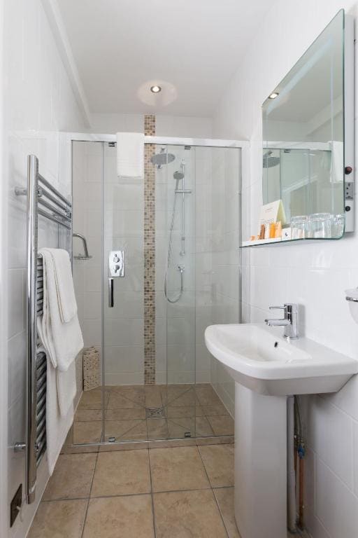 Superior Classic Ensuite Room room - Image 2