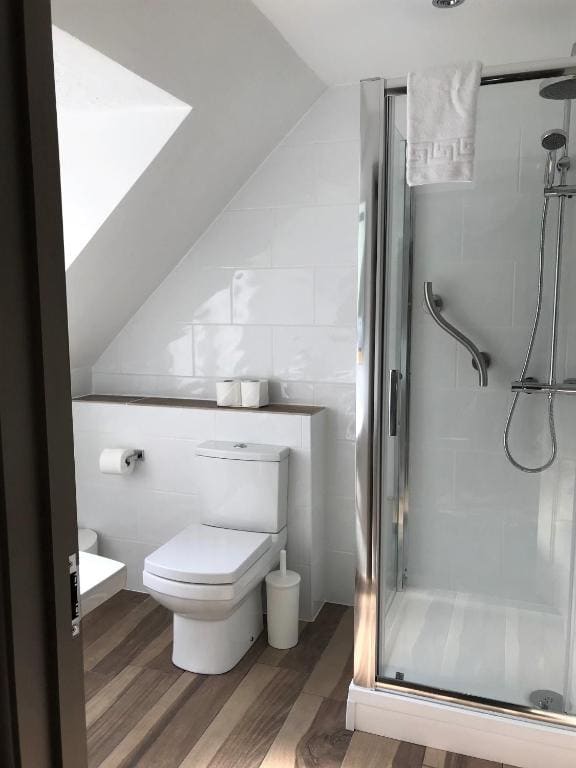 Cosy Double Room in separate block to Hotel room - Image 3