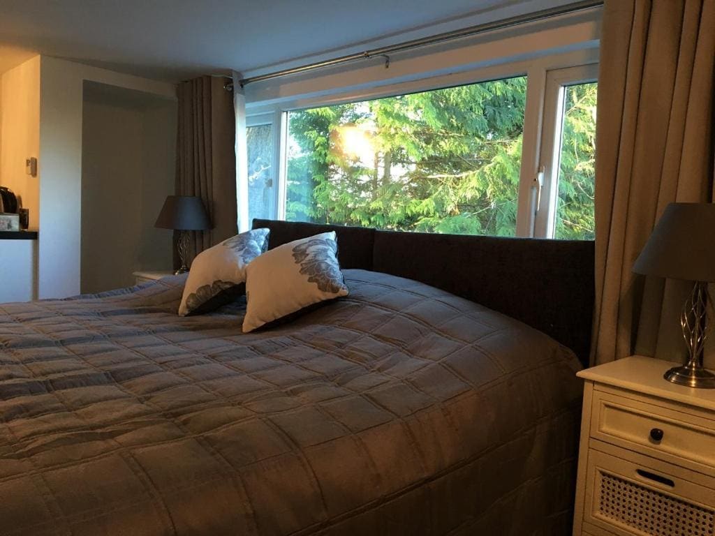 Family Room with Shower room - Image 2