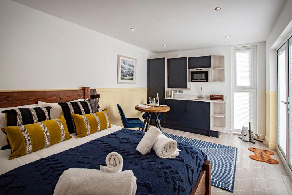 The Spring Wood Pod (Pet Friendly) room - Image 3