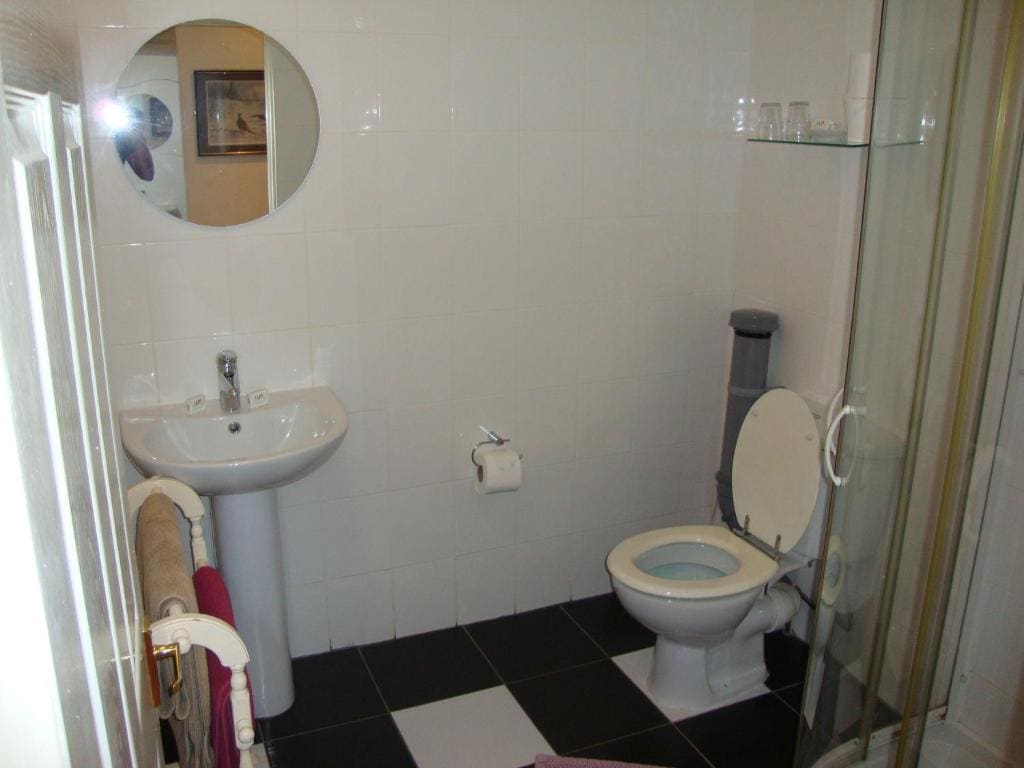 Double Room with Private Bathroom room - Image 2