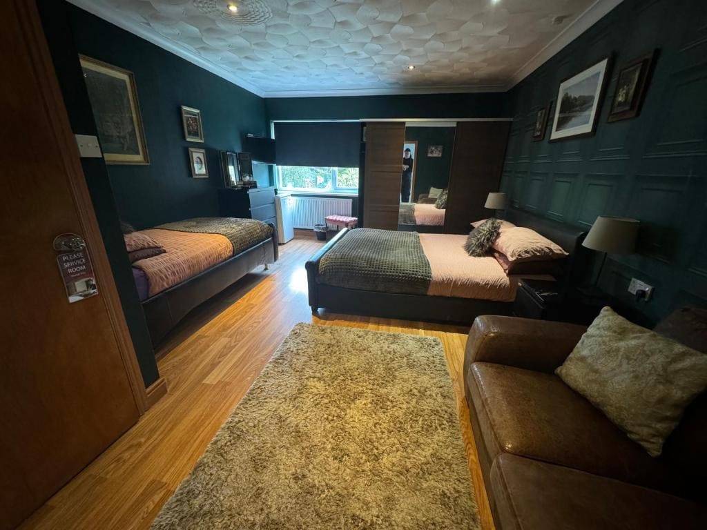 Twin Room with Private Bathroom room - Image 3
