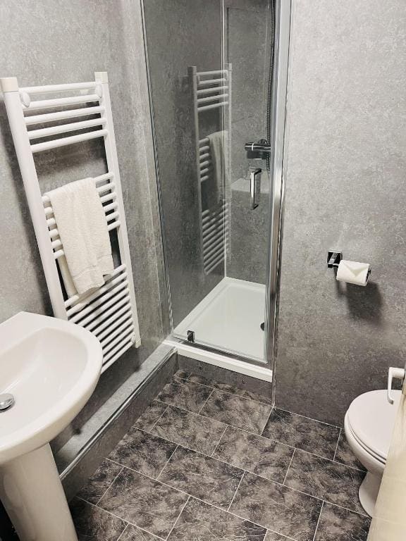 Single Room with Private Bathroom room - Image 2