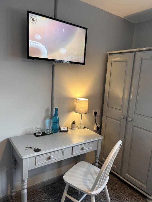 Single Room with Private Bathroom room - Image 1