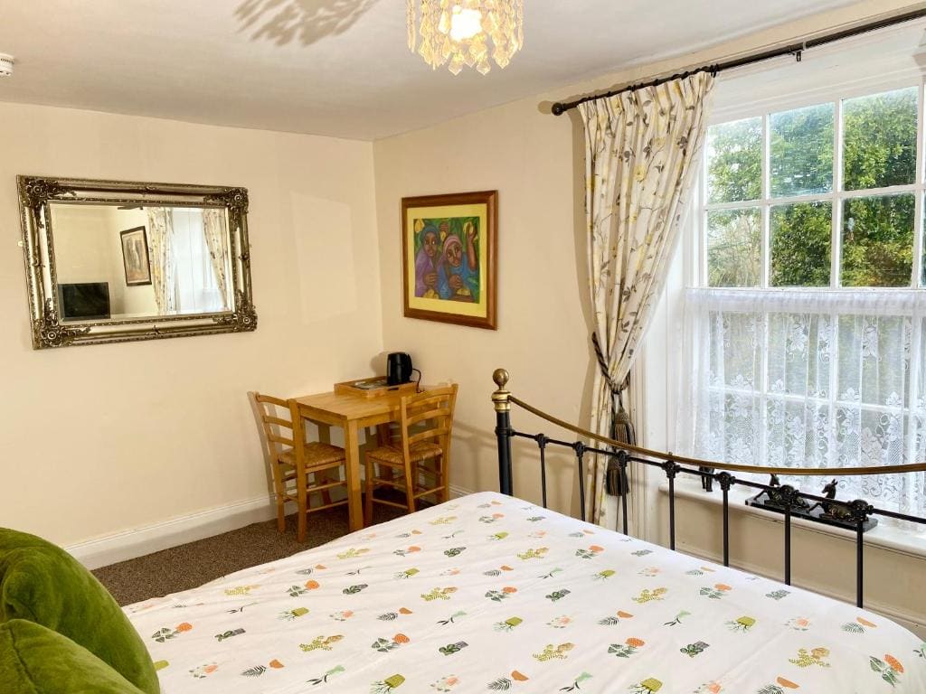 Double Room with Garden View room - Image 3