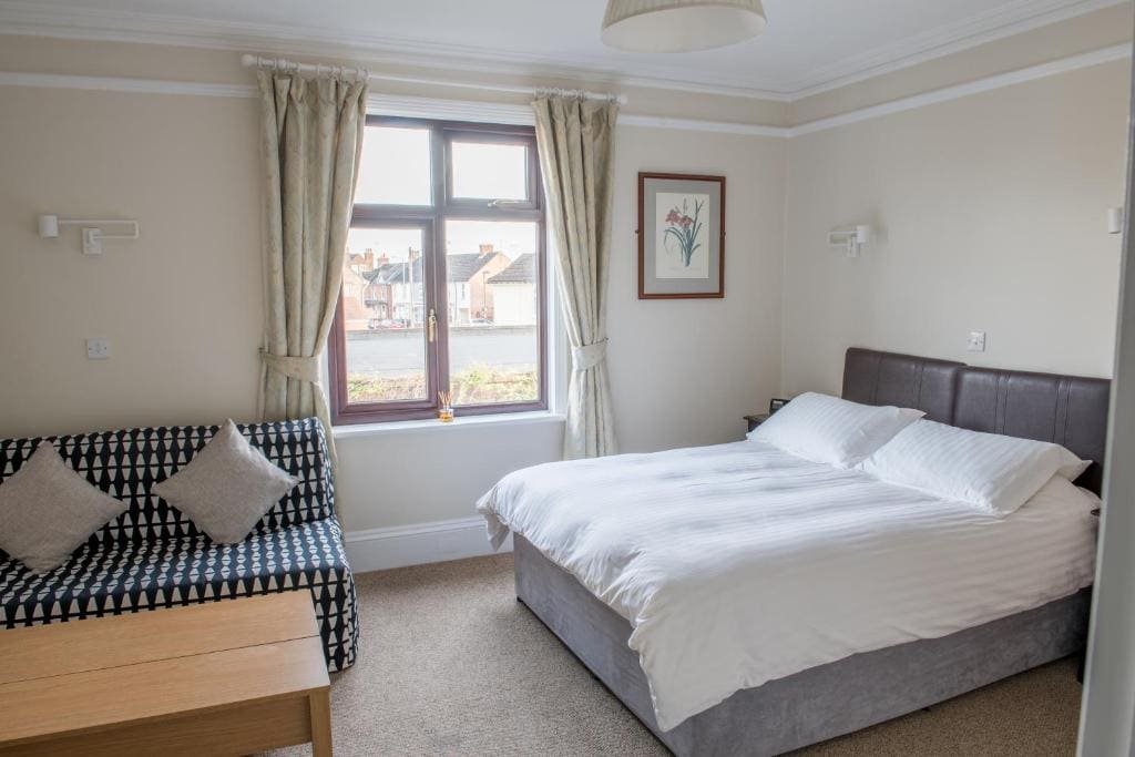Deluxe King Suite room - Image 3