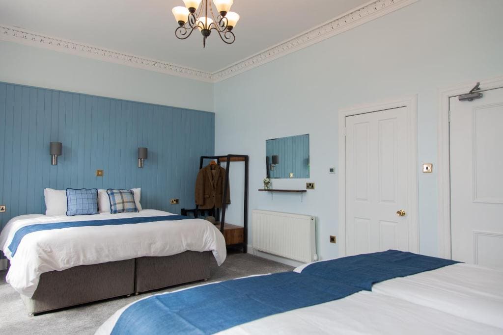 Family Room room - Image 2