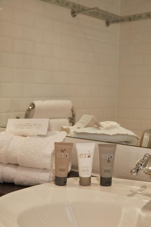 Suite with Spa Bath room - Image 3