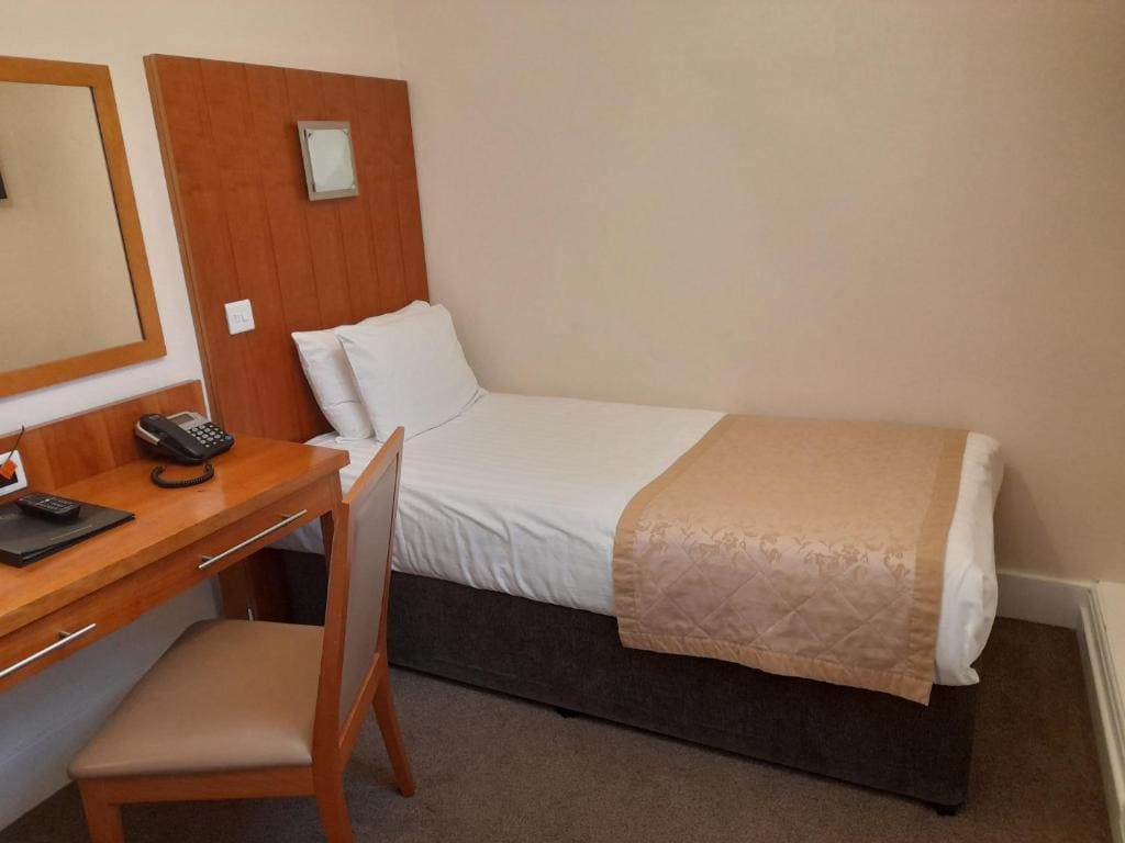 Small Single Room room - Image 2