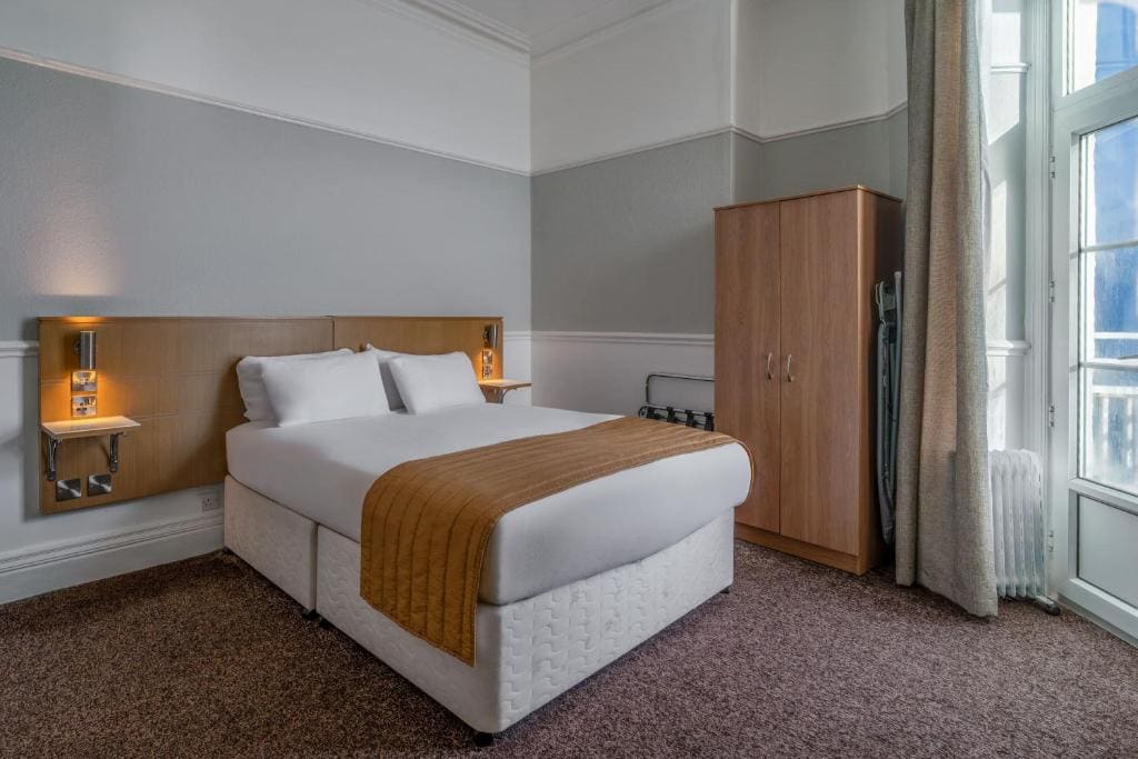 Double Room with Sea View room - Image 2
