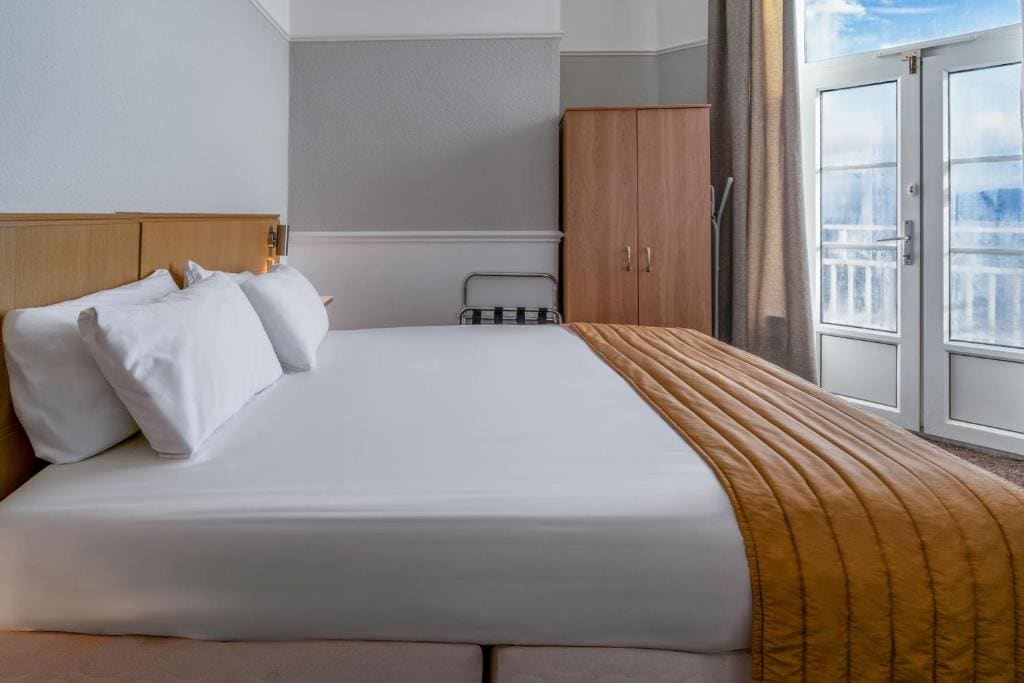 Double Room with Sea View room - Image 3