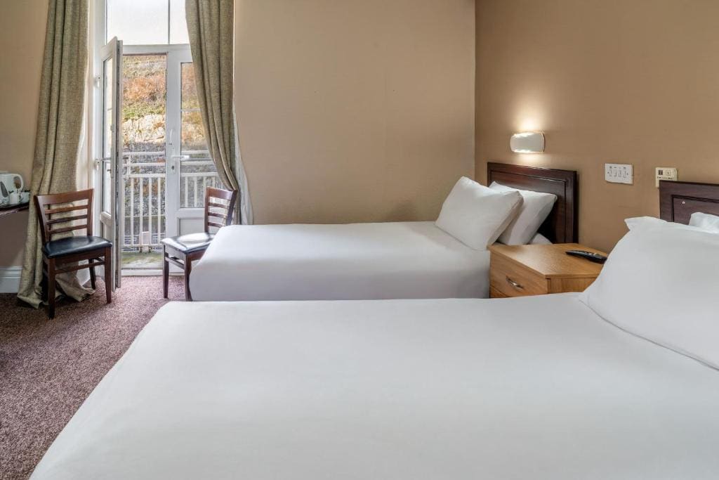 Standard Twin Room room - Image 2