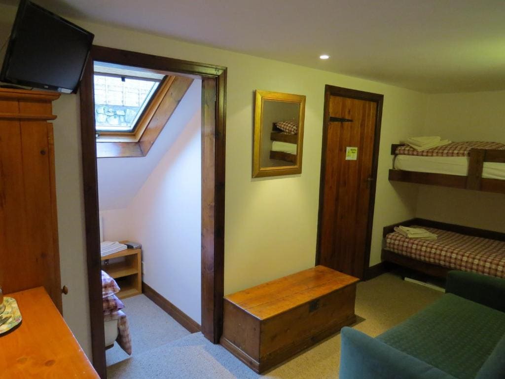 Family Room room - Image 3