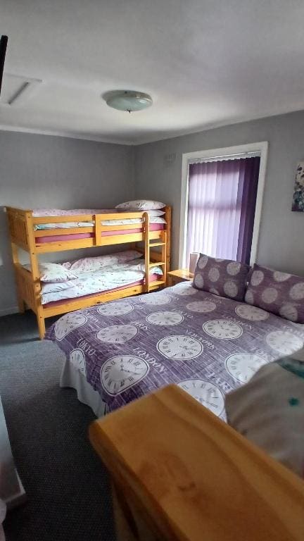 Quad Room with Ensuite room - Image 1