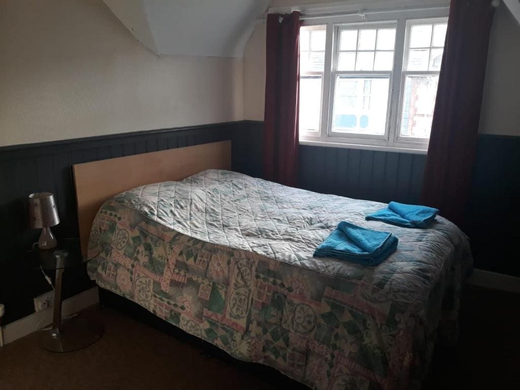 Double Room with Shared Bathroom room - Image 2
