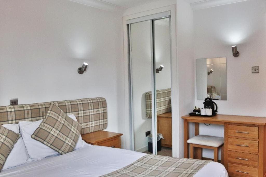 Loch View Double Room room - Image 1