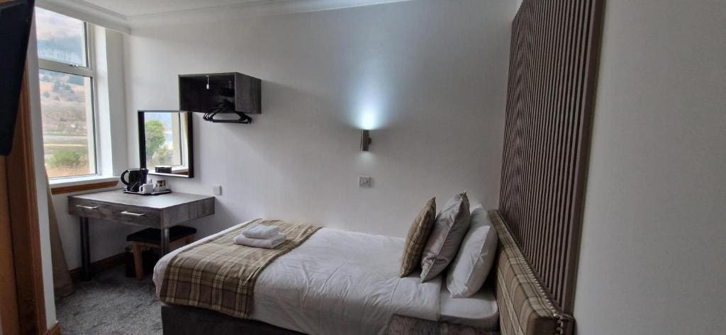Single Room with Shower room - Image 1