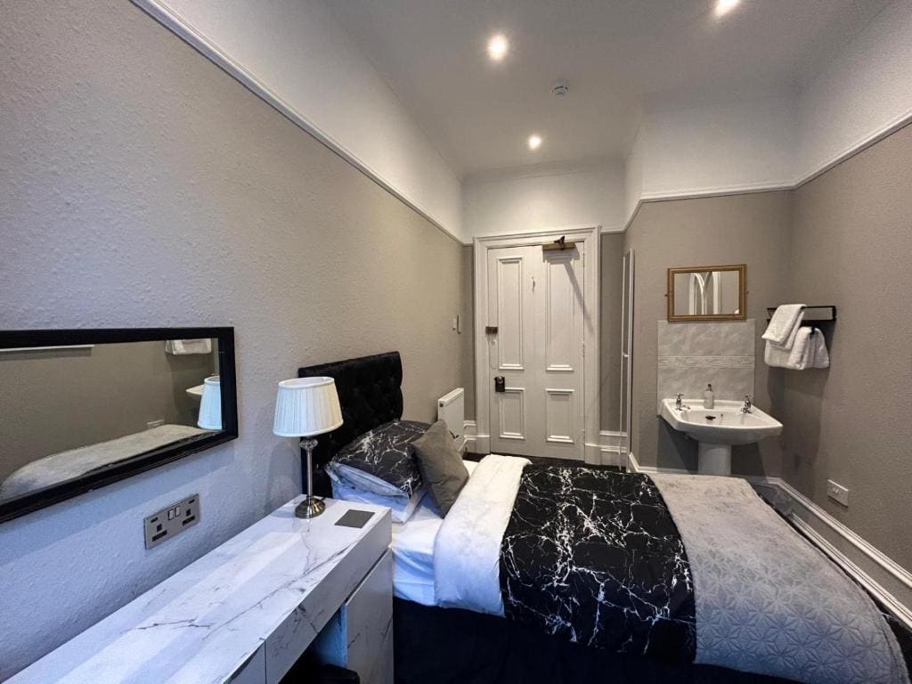 Budget Single Room room - Image 3