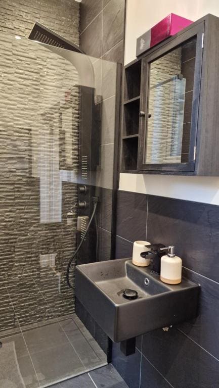 Double Room with Private Bathroom room - Image 2