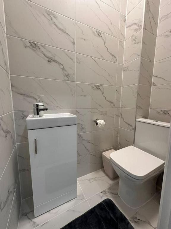 Double Room with Shared Bathroom room - Image 1
