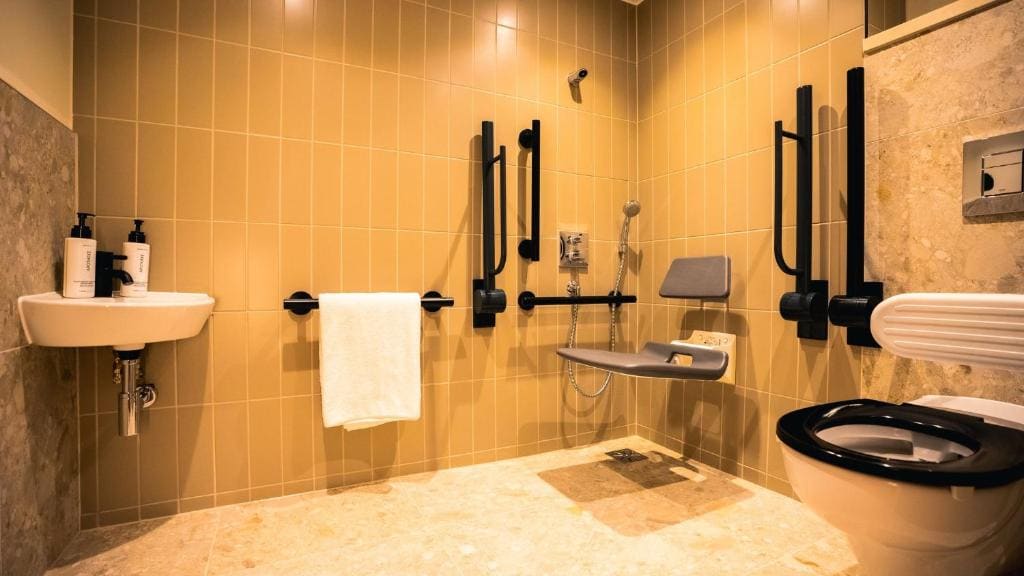 Standard Queen Room - Disability Access room - Image 2