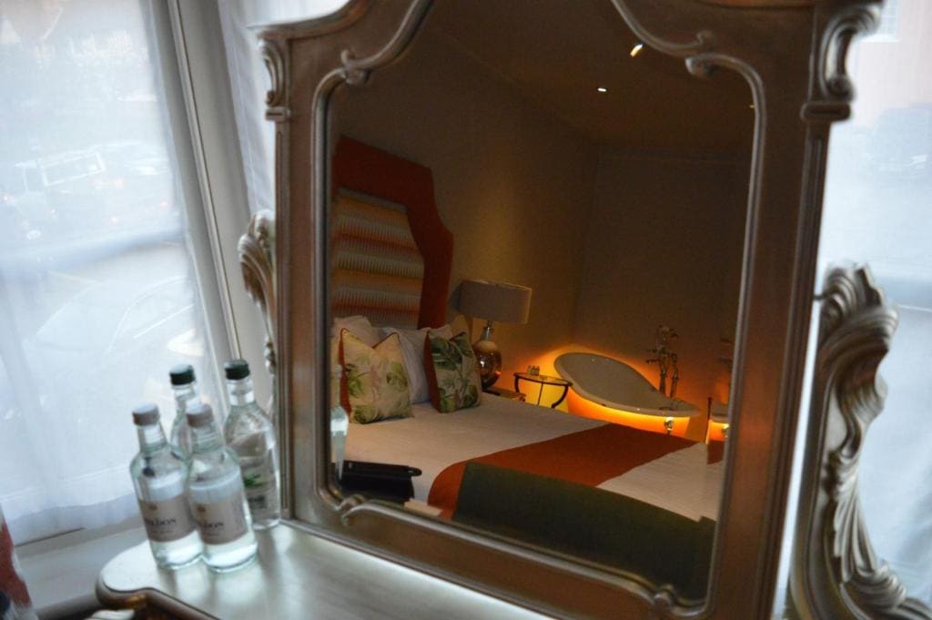 Double Room with Private Bathroom room - Image 3