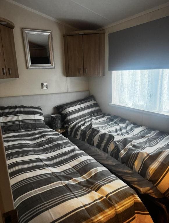 Mobile Home room - Image 2