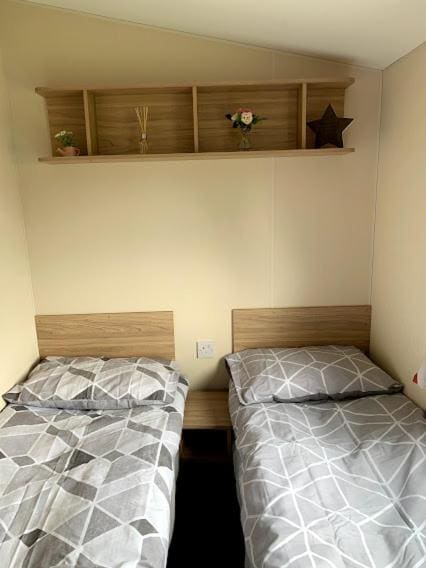 Room room - Image 1